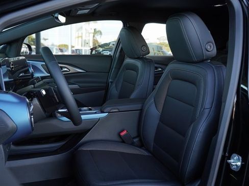 New 2025 Chevrolet Equinox EV LT image 22