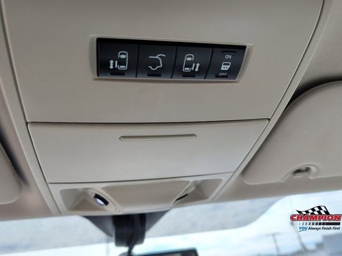 Used 2013 Chrysler Town & Country Touring-L w/ Entertainment Group #2 FWD image 21
