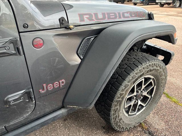 Used 2024 Jeep Gladiator Rubicon w/ Technology Group AWD/4WD image 5