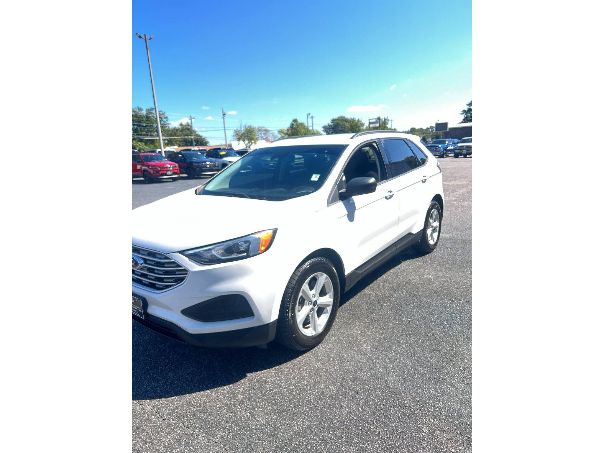 Used 2021 Ford Edge SE FWD image 3