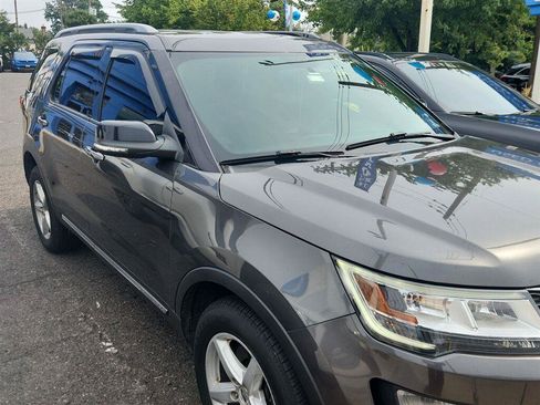 Used 2017 Ford Explorer XLT AWD/4WD image 2