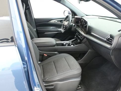 Certified 2026 Chevrolet Traverse LT FWD image 30
