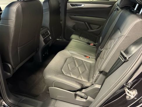 Certified 2025 Volkswagen Atlas Cross Sport SE FWD image 17