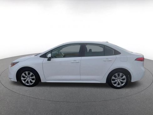 Used 2025 Toyota Corolla LE image 9