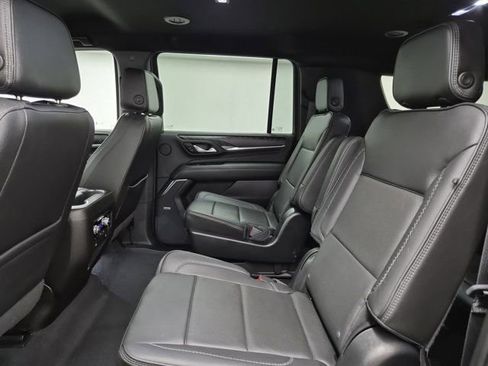 Used 2022 GMC Yukon XL Denali image 16