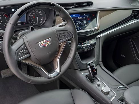 New 2025 Cadillac XT6 Premium Luxury w/ Platinum Package FWD image 9