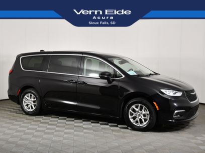 Used 2024 Chrysler Pacifica Touring-L