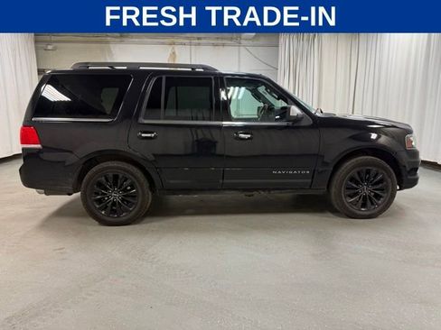 Used 2015 Lincoln Navigator 4WD image 3