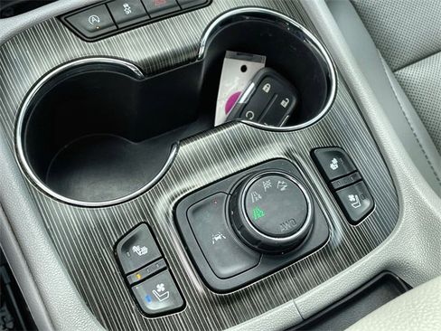 Certified 2021 GMC Acadia SLT w/ Preferred Package image 18