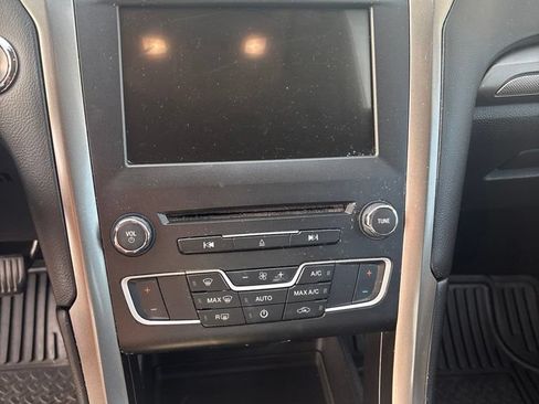 Used 2017 Ford Fusion SE w/ Fusion SE Technology Package FWD image 24