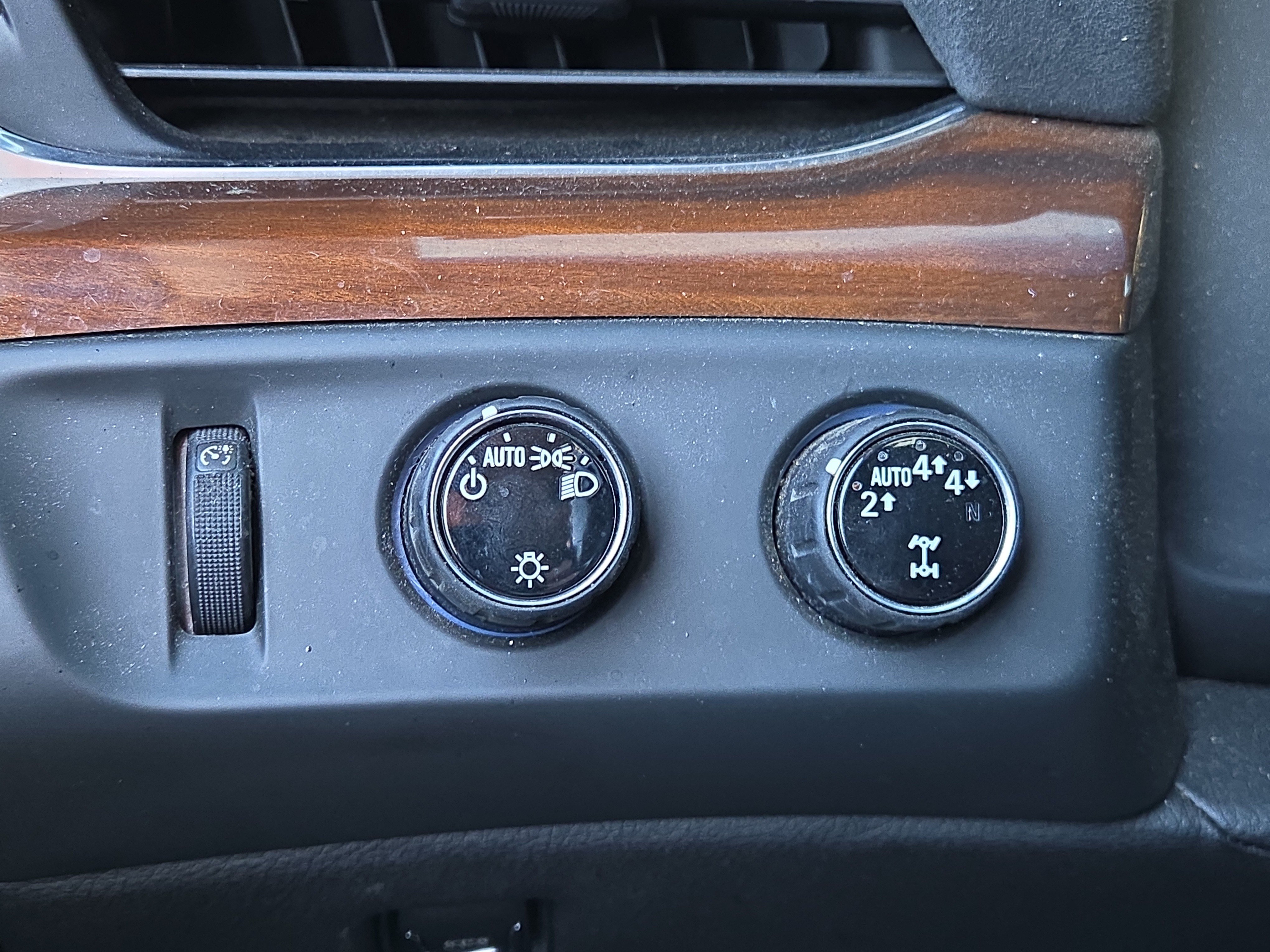 Used 2018 Cadillac Escalade Premium Luxury AWD/4WD image 30