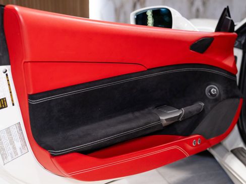 Used 2019 Ferrari 488 Spider RWD image 9