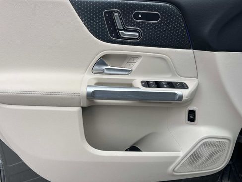 Certified 2025 Mercedes-Benz GLB 250 image 18