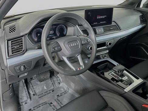 Certified 2025 Audi Q5 2.0T Premium Plus w/ Premium Plus Package AWD/4WD image 9