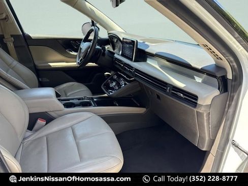Used 2020 Lincoln Corsair FWD w/ Premium Package image 19
