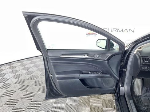 Used 2017 Ford Fusion Titanium image 33