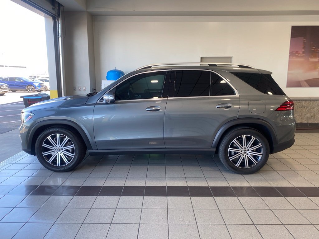 Used 2025 Mercedes-Benz GLE 450e 4MATIC image 4