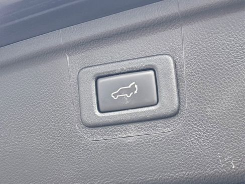 Used 2017 Subaru Outback 2.5i Touring image 14