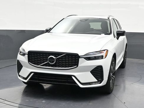 Used 2023 Volvo XC60 B5 Plus image 9