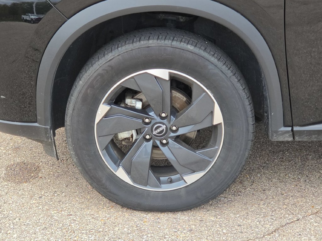 Used 2025 Nissan Rogue SV AWD/4WD image 11