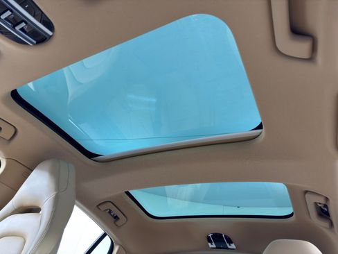 Used 2021 Porsche Panamera 4S w/ Premium Package image 12