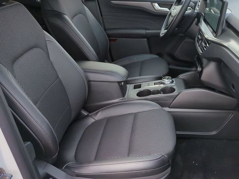 New 2025 Ford Escape SE FWD image 18