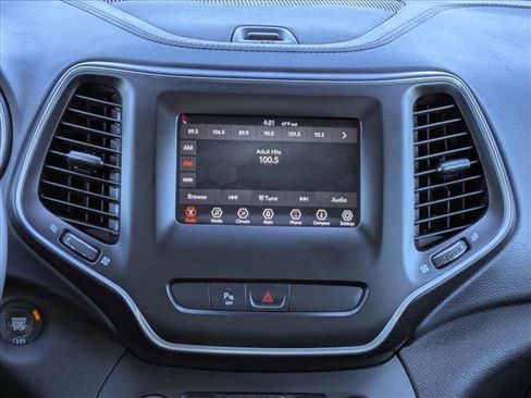 Used 2020 Jeep Cherokee Latitude Plus image 14