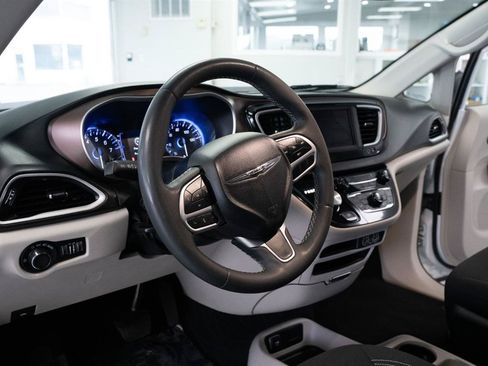 Used 2023 Chrysler Voyager LX FWD image 15
