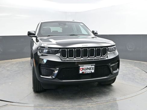 Used 2024 Jeep Grand Cherokee Laredo X w/ Luxury Tech Group I AWD/4WD image 2