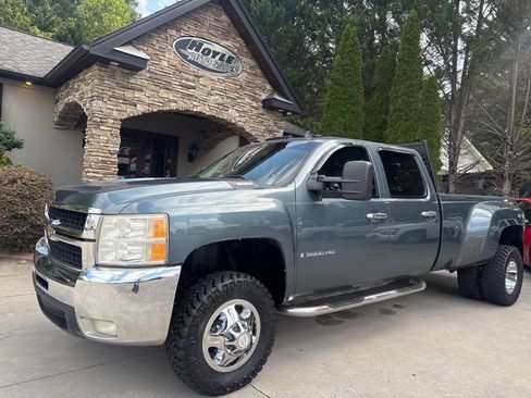 Used 2008 Chevrolet Silverado 3500 LTZ w/ EZ-Lift Tailgate Package AWD/4WD image 2