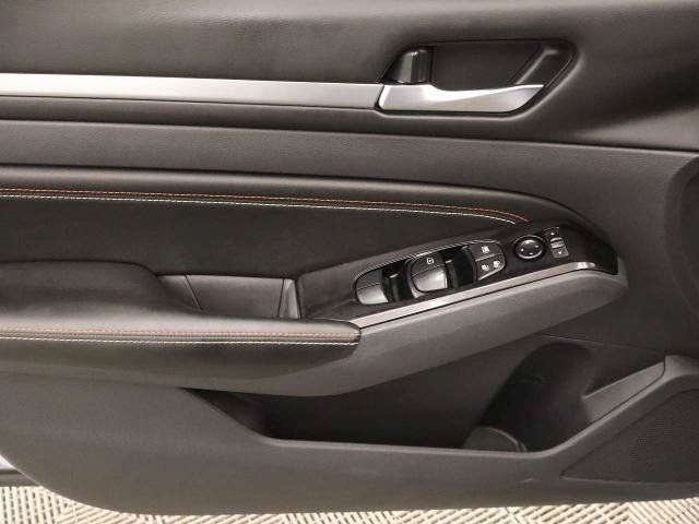 Used 2023 Nissan Altima 2.0 SR FWD image 39