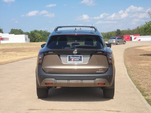 Used 2025 Nissan Kicks SR FWD image 8