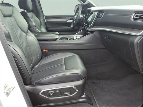 Used 2024 Jeep Wagoneer L Series II w/ Flexible Seating Group image 23