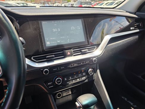 Used 2022 Kia Niro LXS FWD image 27