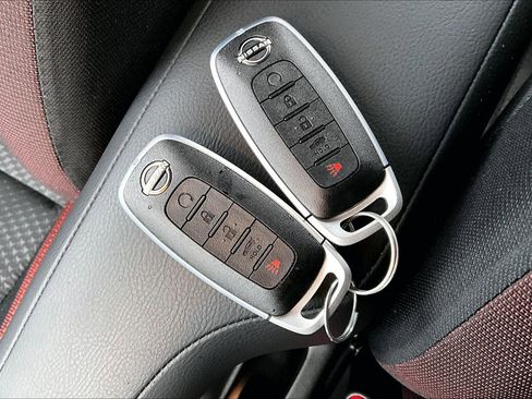 Used 2025 Nissan Versa SR w/ Trunk Package image 20