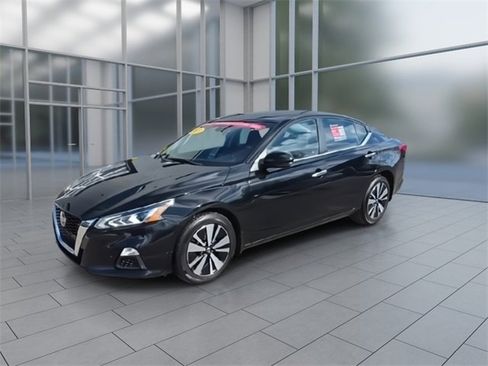 Certified 2022 Nissan Altima 2.5 SV w/ SV Premium Package image 4