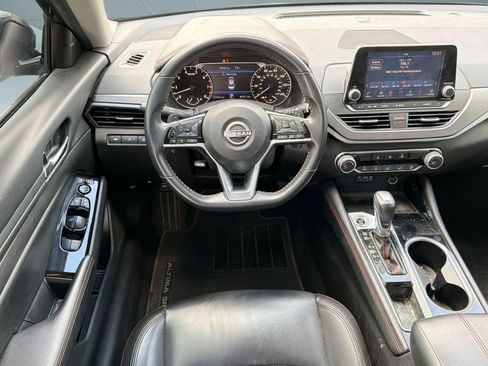 Used 2024 Nissan Altima 2.5 SR FWD image 24