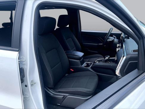 Certified 2025 GMC Canyon Elevation w/ Convenience Package AWD/4WD image 9