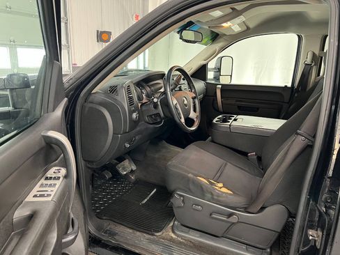 Used 2010 Chevrolet Silverado 2500 LT w/ Interior Plus Package AWD/4WD image 7