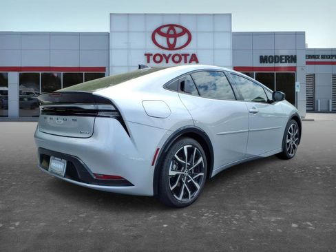Used 2026 Toyota Prius Plug-In Hybrid FWD image 6