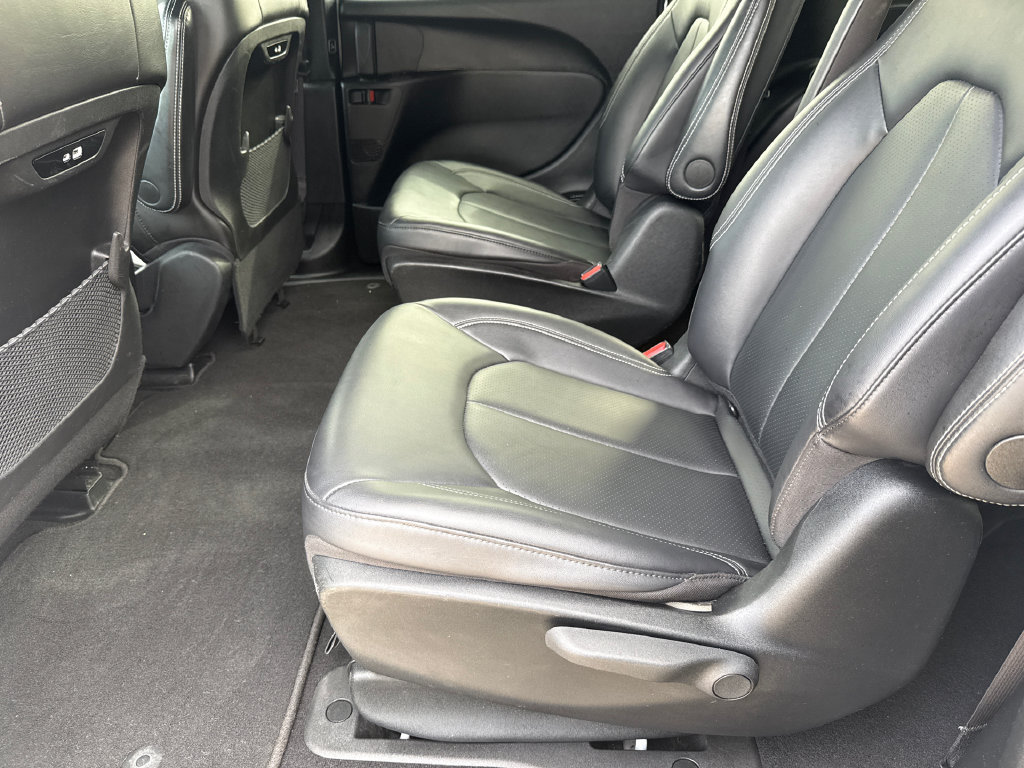 Used 2024 Chrysler Pacifica Limited FWD image 19