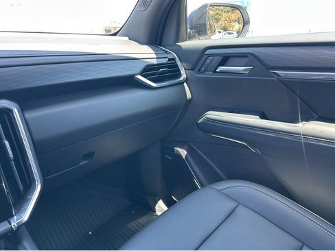 New 2025 GMC Acadia Elevation w/ Elevation Premium Package AWD/4WD image 8