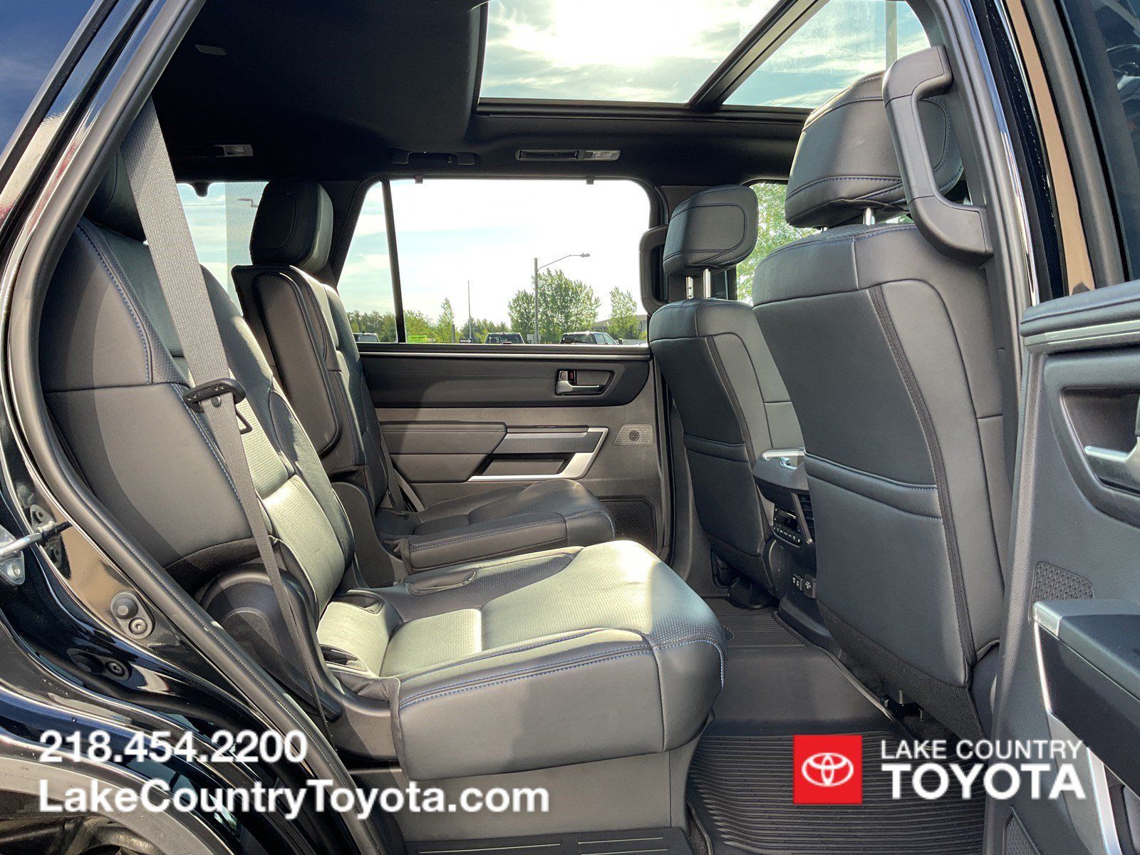 Used 2025 Toyota Sequoia Platinum AWD/4WD image 17