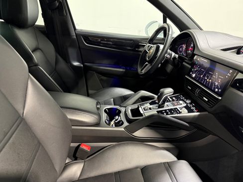 Used 2022 Porsche Cayenne image 57