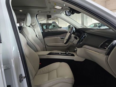 Certified 2025 Volvo XC90 T8 Plus image 10