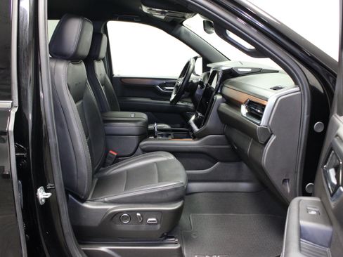Used 2025 GMC Yukon Denali AWD/4WD image 15