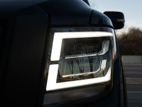 Used 2024 Nissan Titan PRO-4X w/ Pro-4x Convenience Package image 11