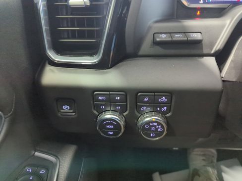 Used 2024 GMC Sierra 3500 Denali w/ Denali Reserve Package image 18