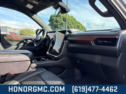 Used 2025 GMC Yukon Denali image 23