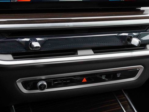 Used 2025 BMW X7 xDrive40i image 28